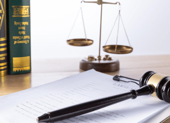 الالتزام بالقوانين واللوائح