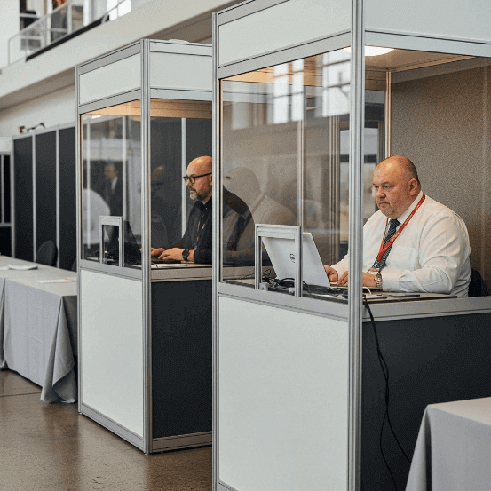 فريق الترجمة الفورية لدى الألسن